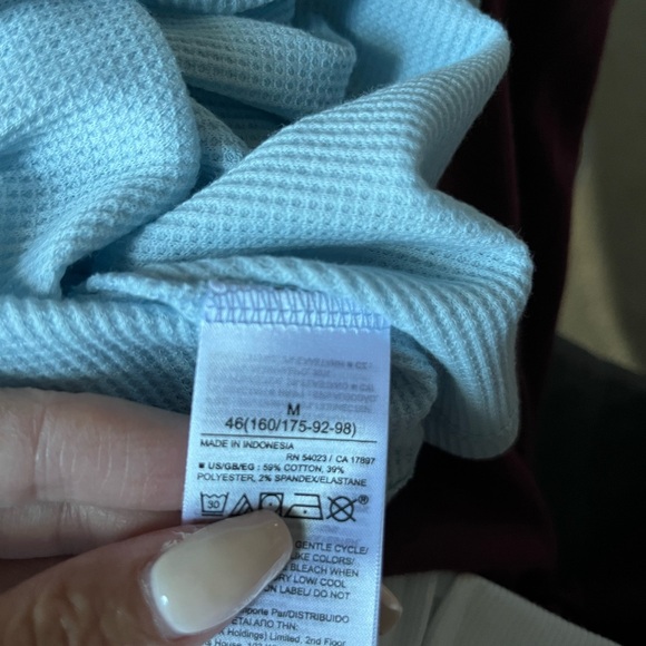 GAP MEDIUM MICRO WAFFLE HARBOR TANK TOP NWT cropped!! - Picture 5 of 5